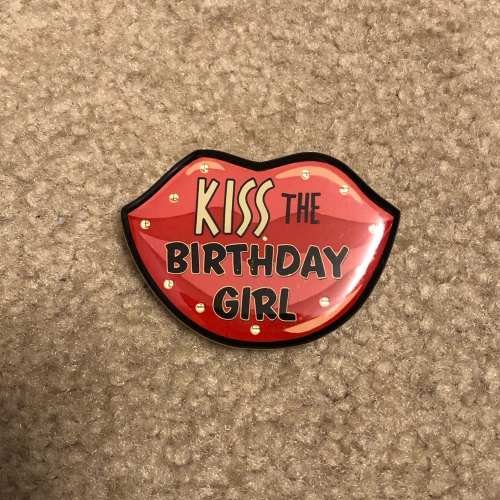 🌻5/$25🌻 Birthday pin
